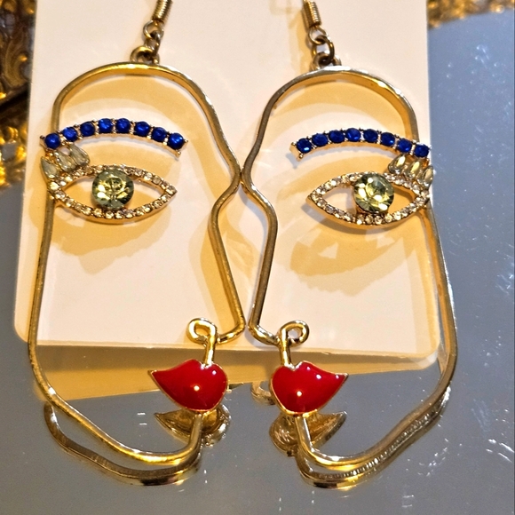 Gold Tone Lovely Lady Earrings - Picture 4 of 4